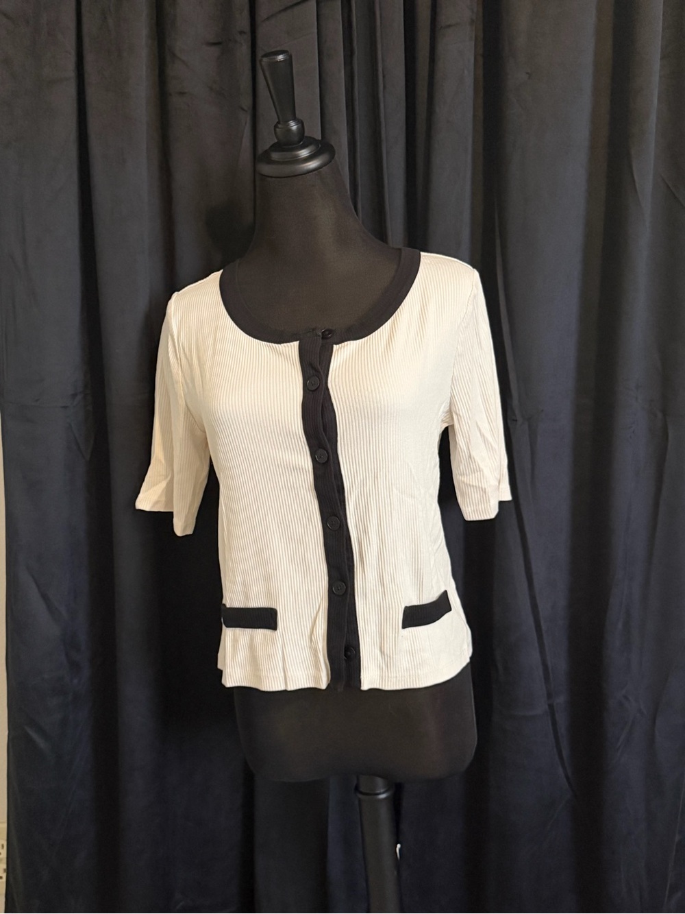 Ann Taylor Cream Short Sleeve Button-Front Top with Black Trim
